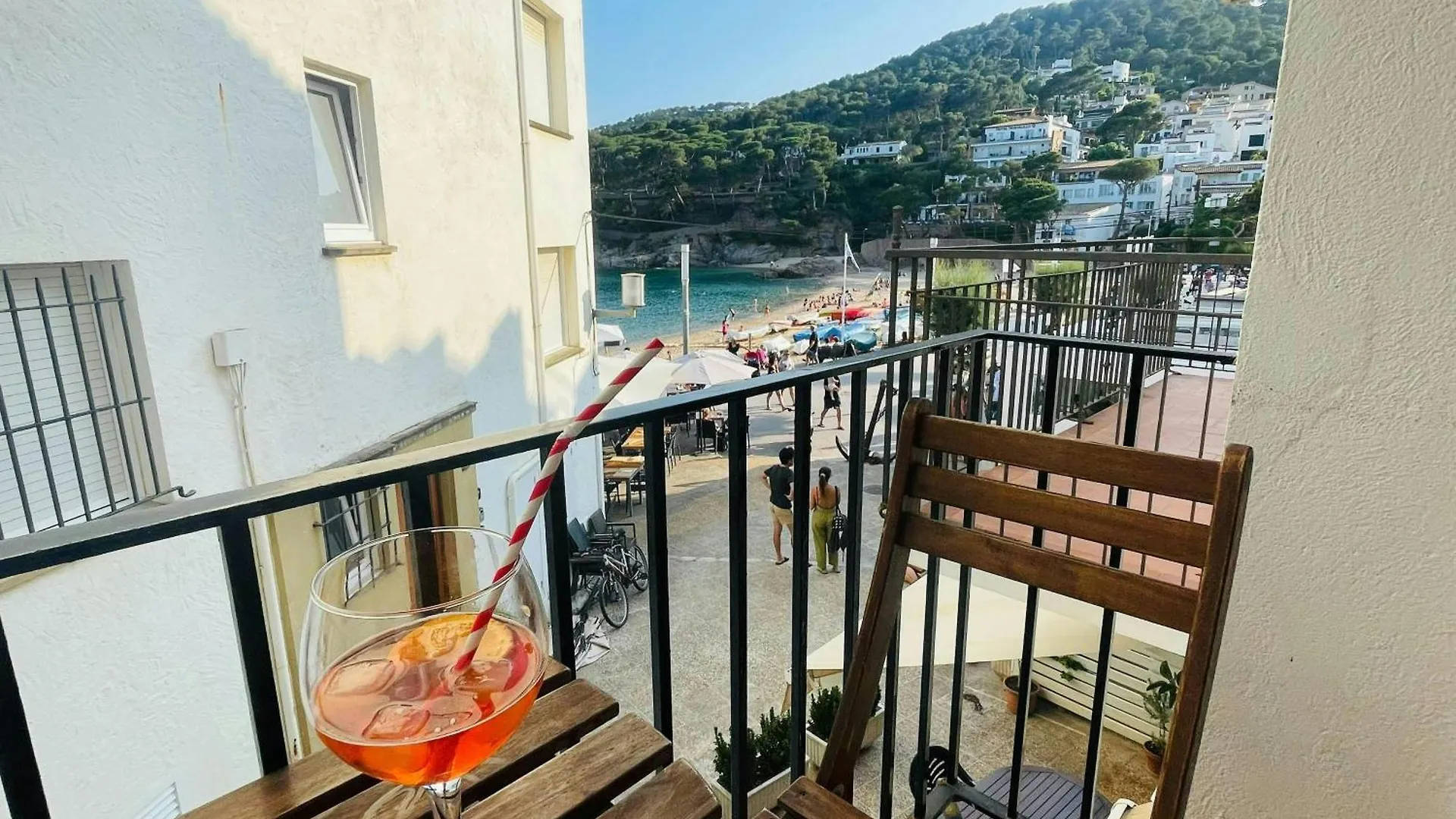 Tamariu Beach 1: Beachfront Wifi Up To 6 Ppl 0*,  西班牙